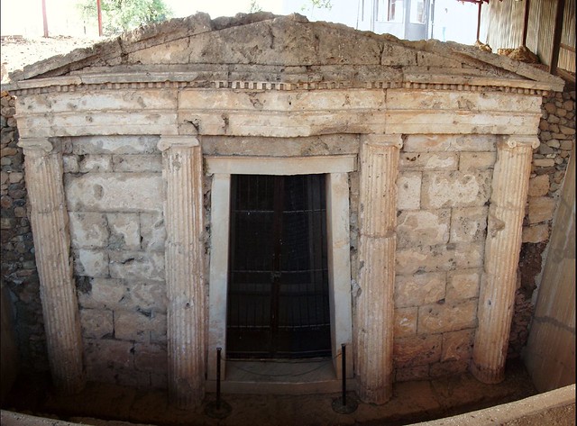 エゲの古代遺跡（現在名ヴェルギナ）の絶景画像とドローン空撮動画 ギリシャの世界遺産